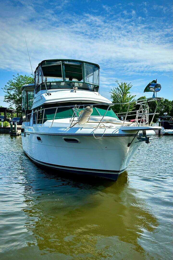 1991 Carver 3807 Aft Cabin - Image 2