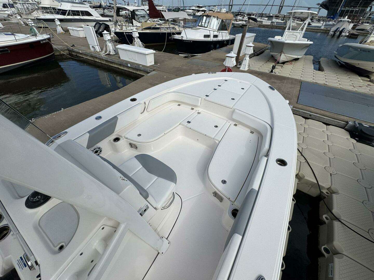2021 Robalo 246 Cayman - Image 7
