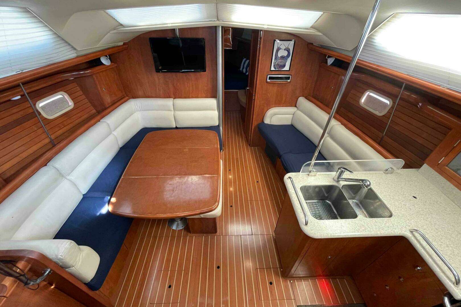 2010 Hunter 45 Center Cockpit - Image 3