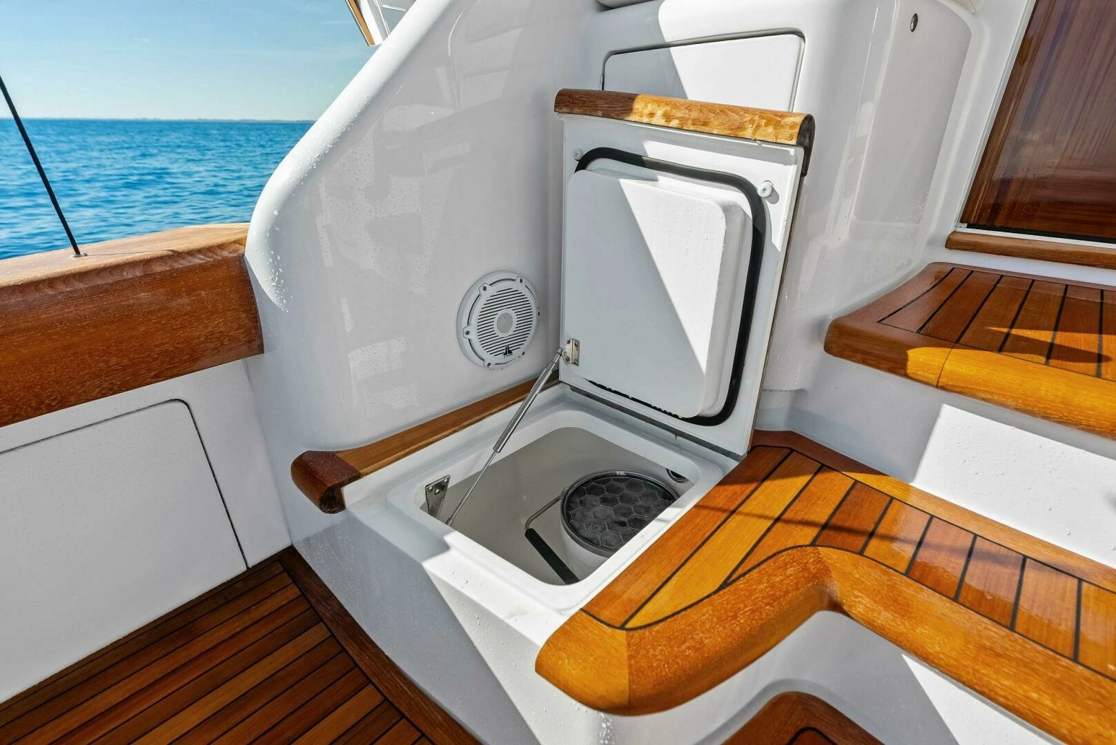 2023 Viking 64 Convertible - Image 50