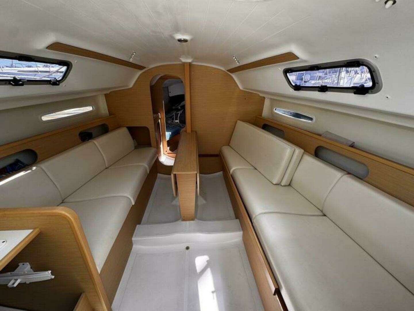 2014 Beneteau First 25S - Image 8