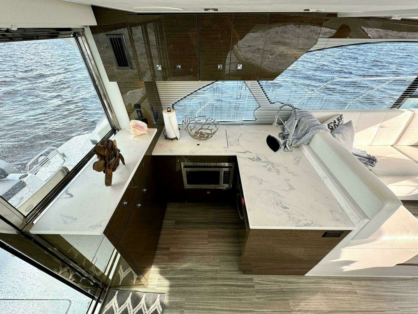 2020 Cruisers Yachts 50 Cantius - Image 10