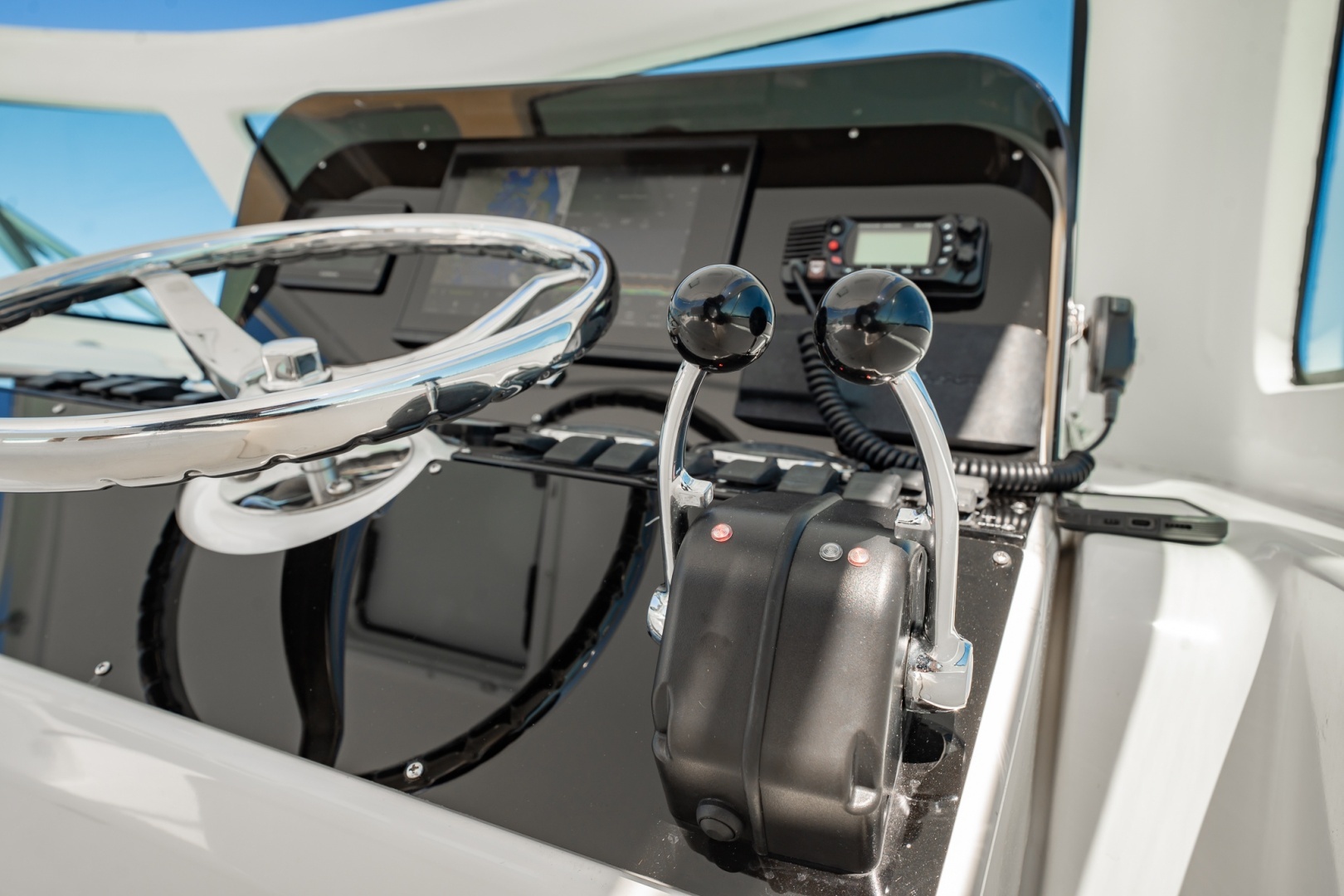 2004 Luhrs 320 Open - Image 25
