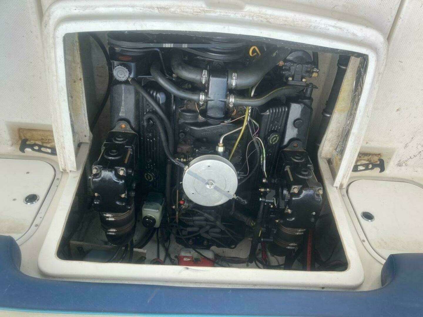 1996 Bayliner 2252 - Image 8