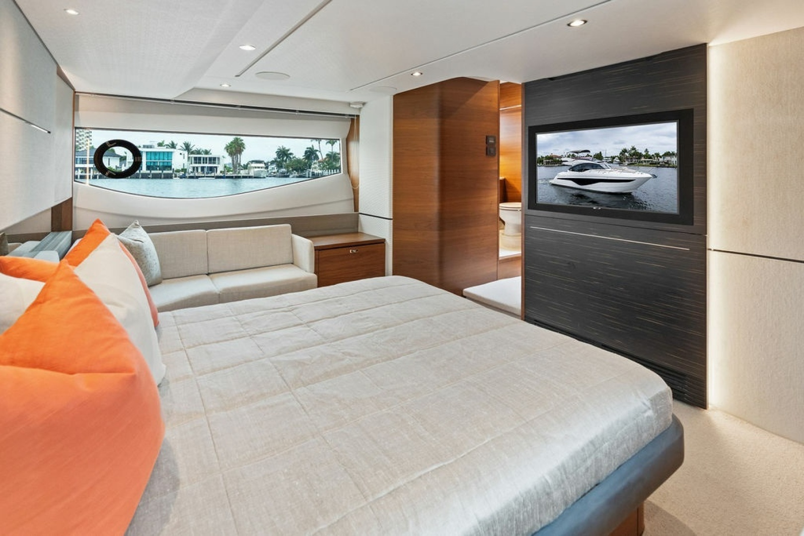 2020 Princess S62 Sportbridge - Image 61