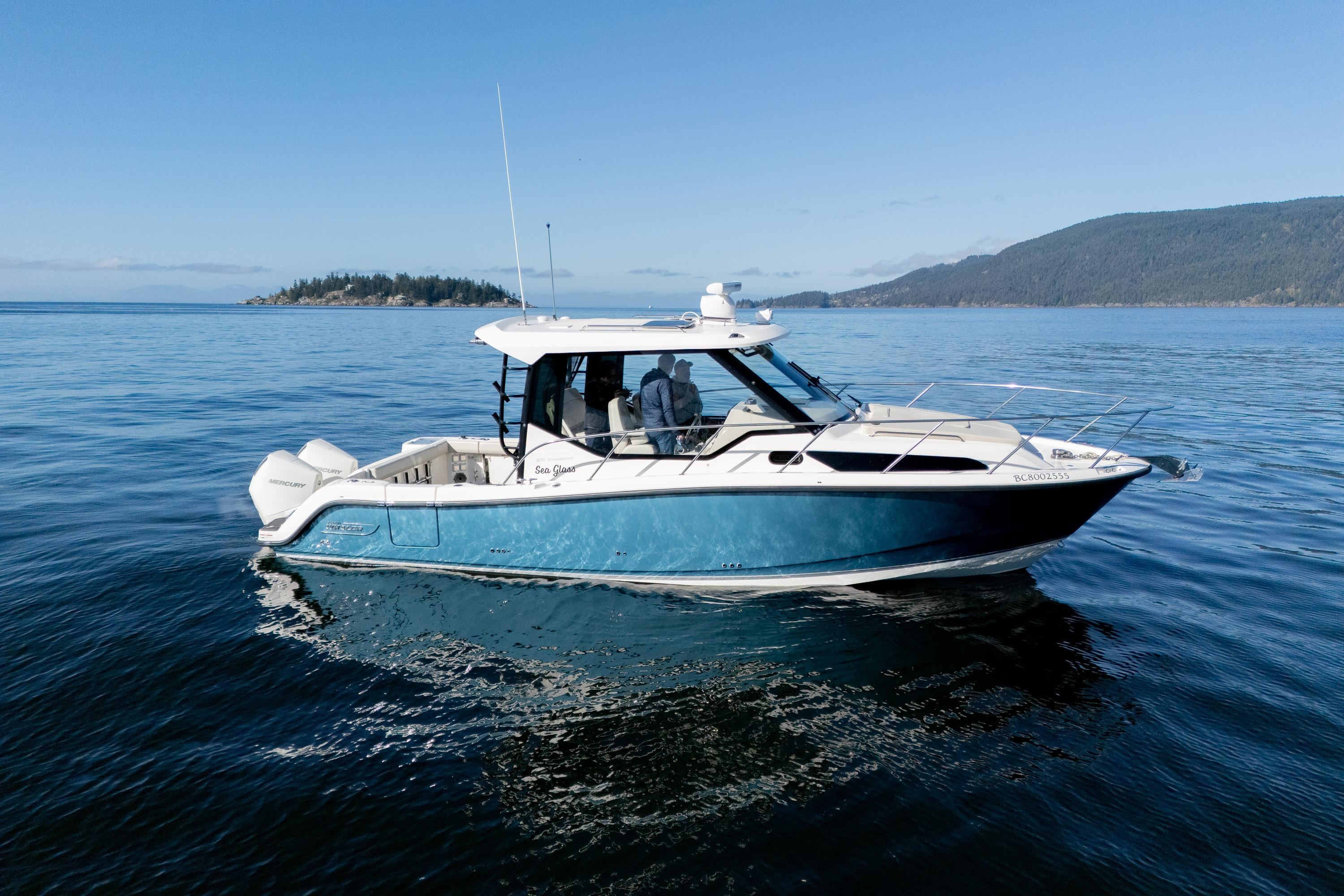 2022 Boston Whaler 325 Conquest