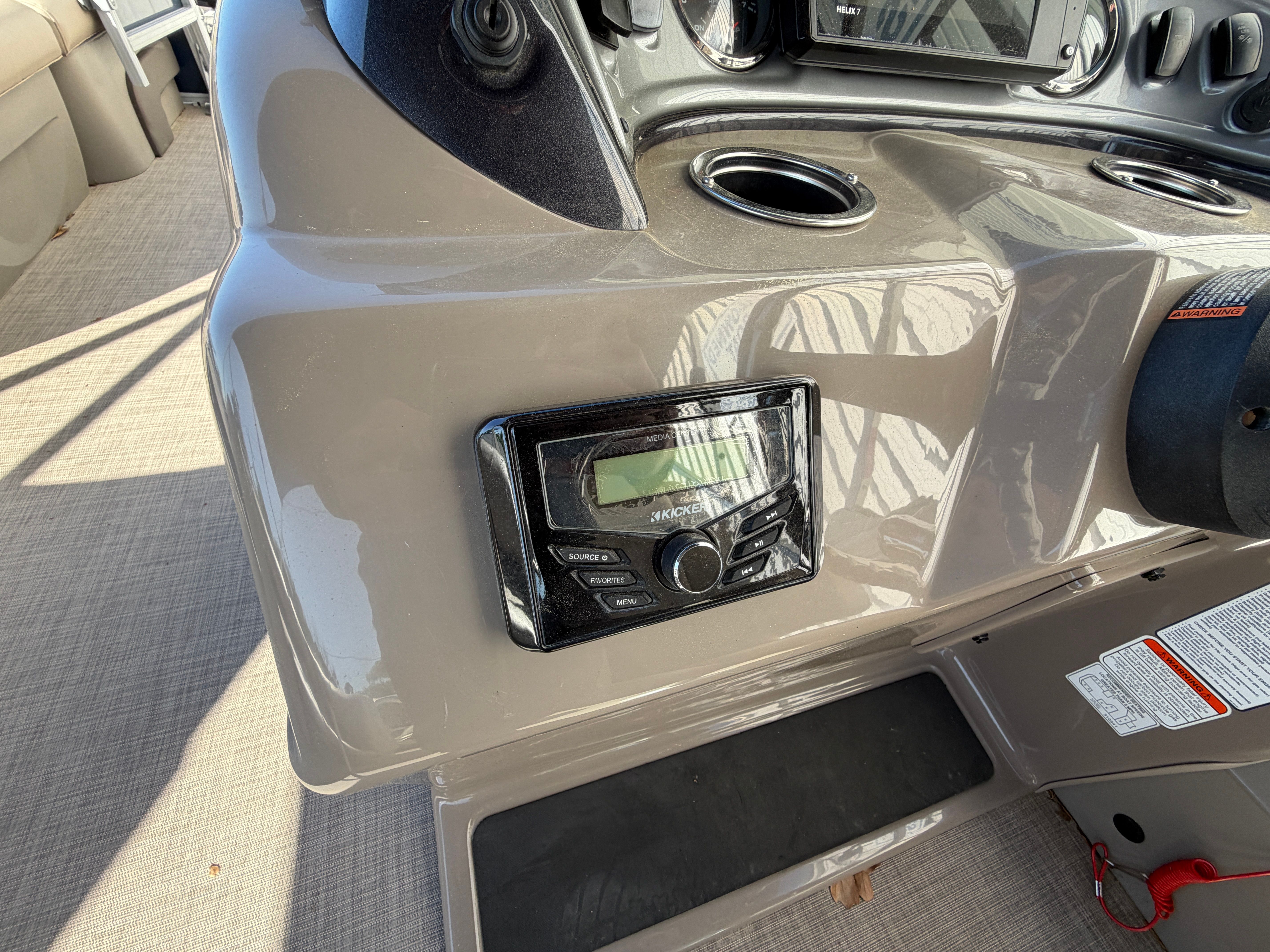 2022 SUN TRACKER SPORTFISH 22 DLX - Image 14