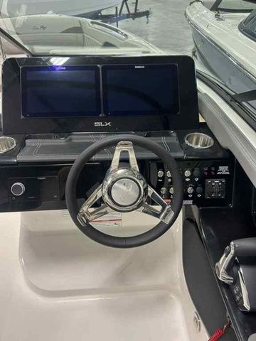 2025 Sea Ray SLX 280 - 8