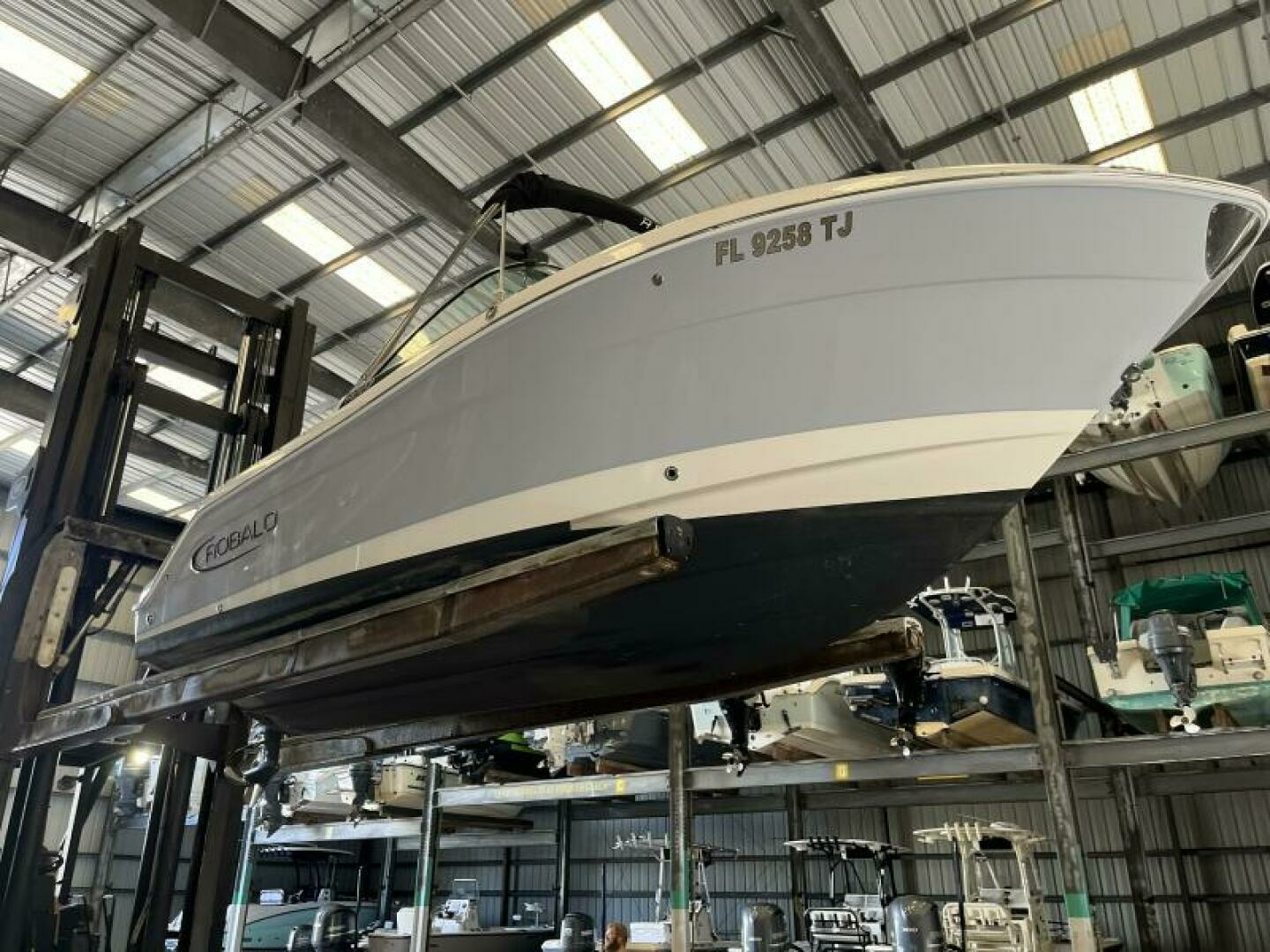 2023 Robalo R227 - Image 7