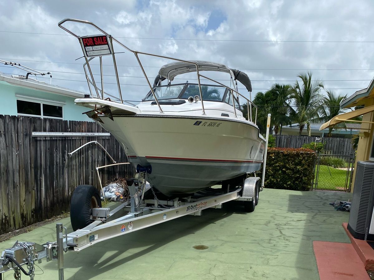 1990 Bayliner 2302 Trophy