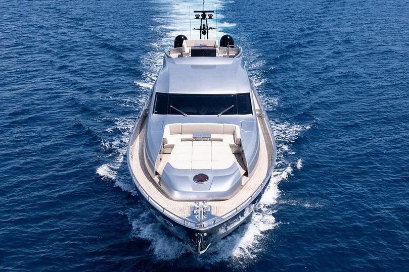 Luxurious 2015 Pershing 92 yacht cruising on open blue sea.