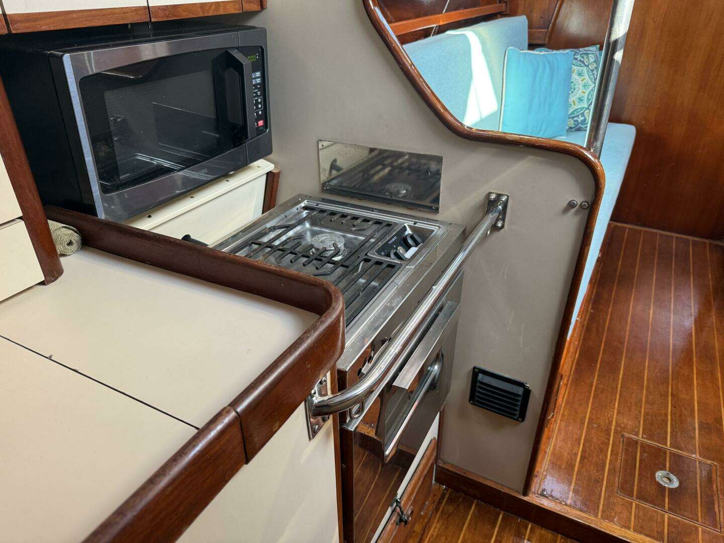 1985 Endeavour 42 - Image 14