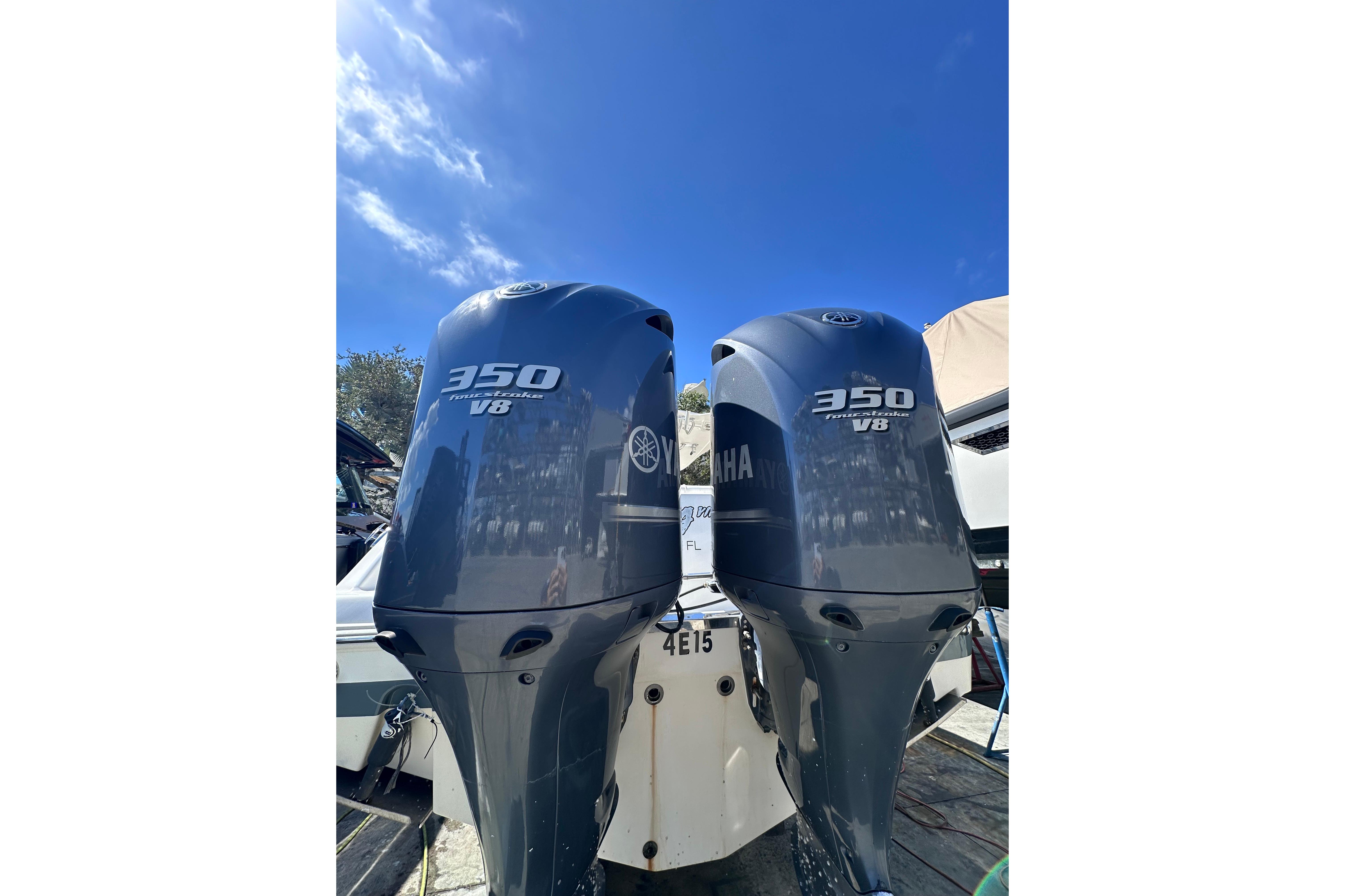 Twin Yamaha 350 V8 outboard engines on a 2011 Robalo R300 Center Console boat.