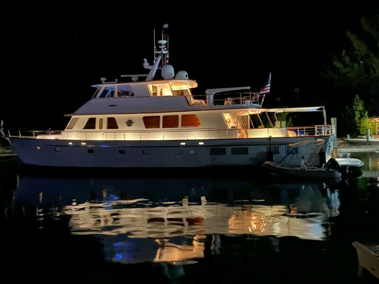 2003 New England Boatworks Enclosed Raised Pilothouse - Image 49