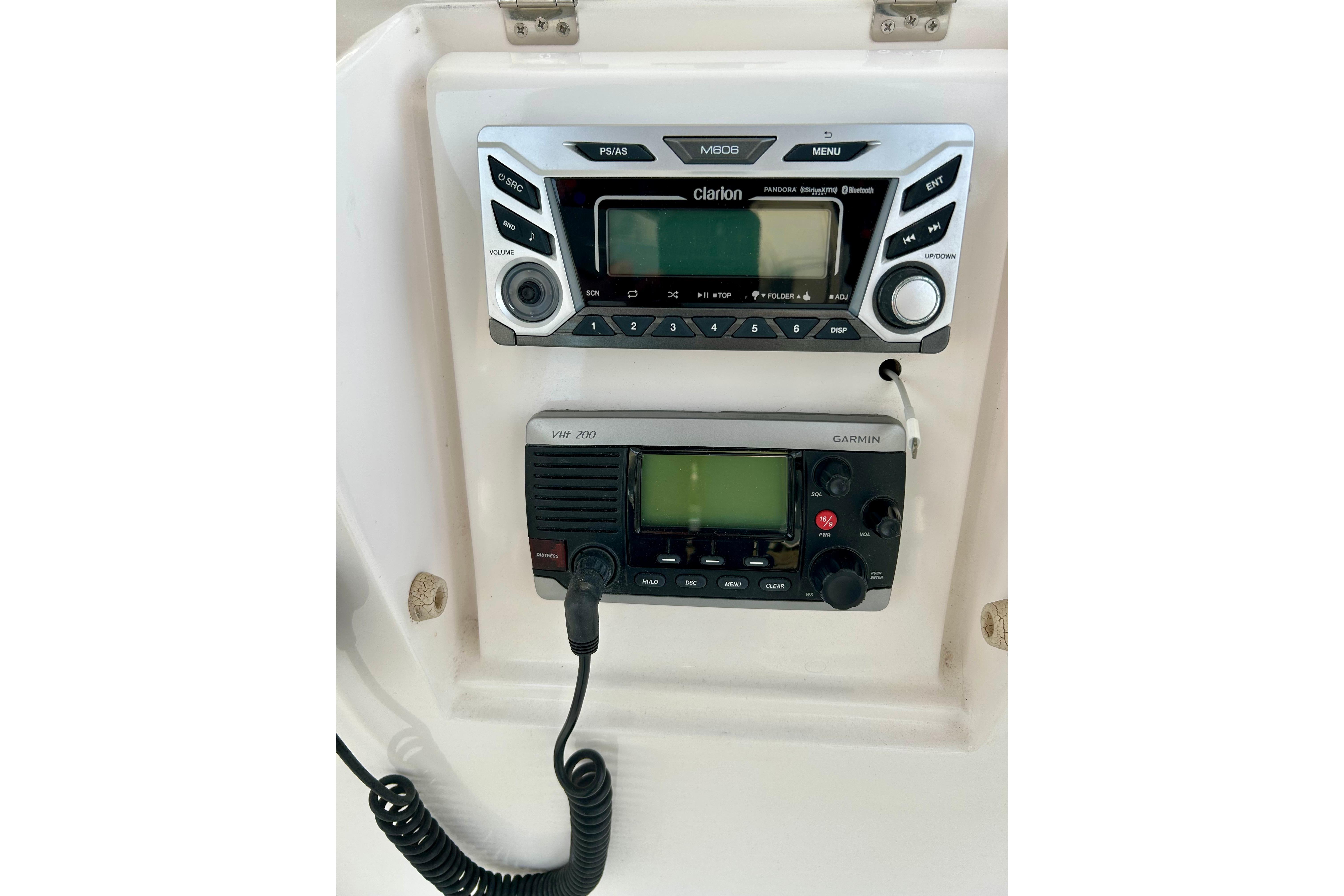 2005 Bertram 390 Convertible boat radio and communication equipment.
