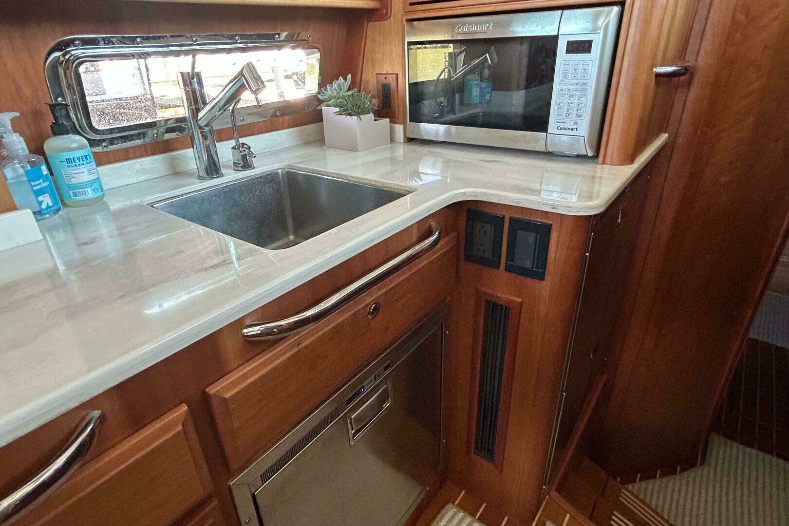 2022 Sabre 45 Salon Express - Image 30