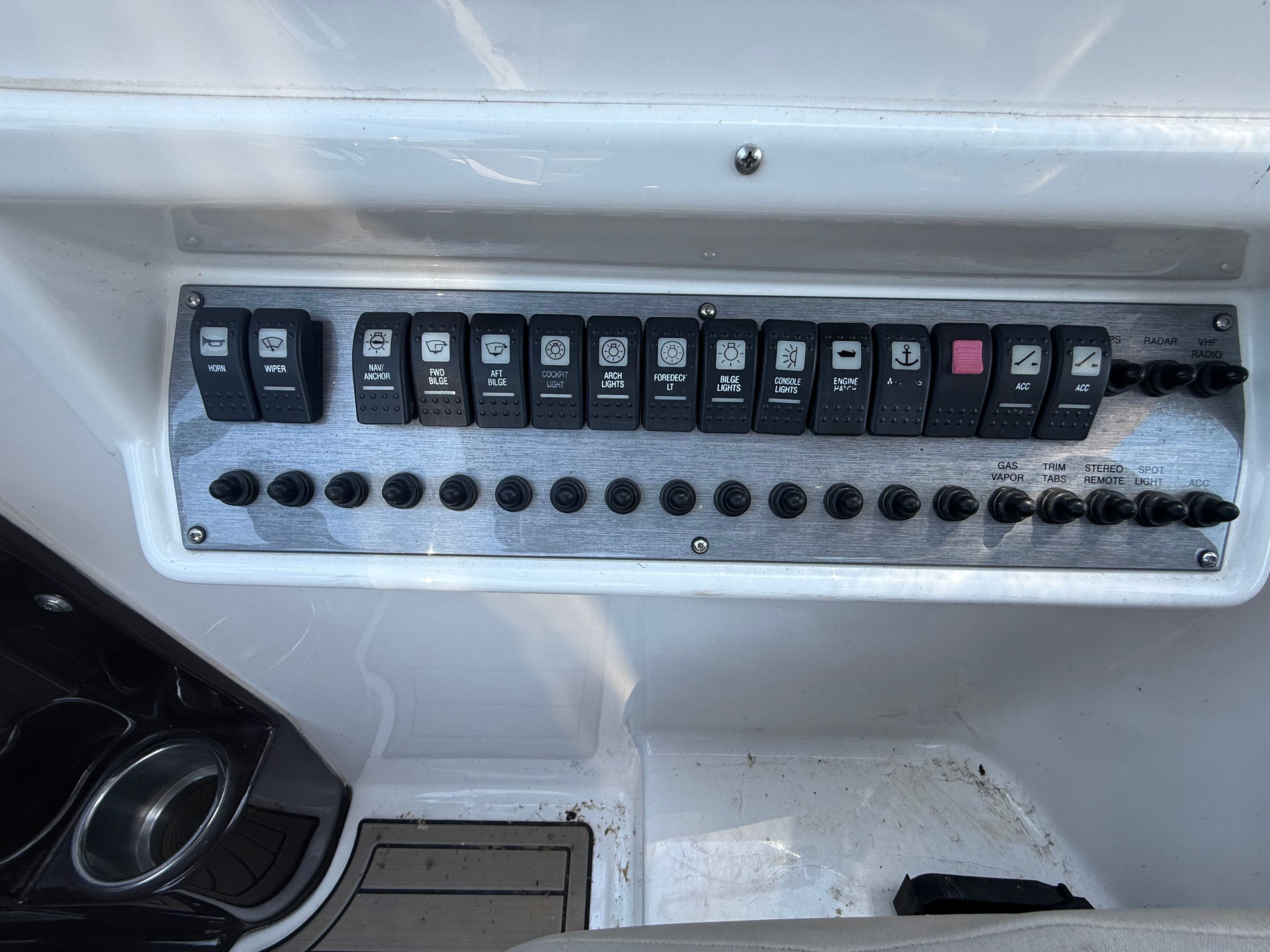2015 REGAL 30 EXPRESS - Image 18