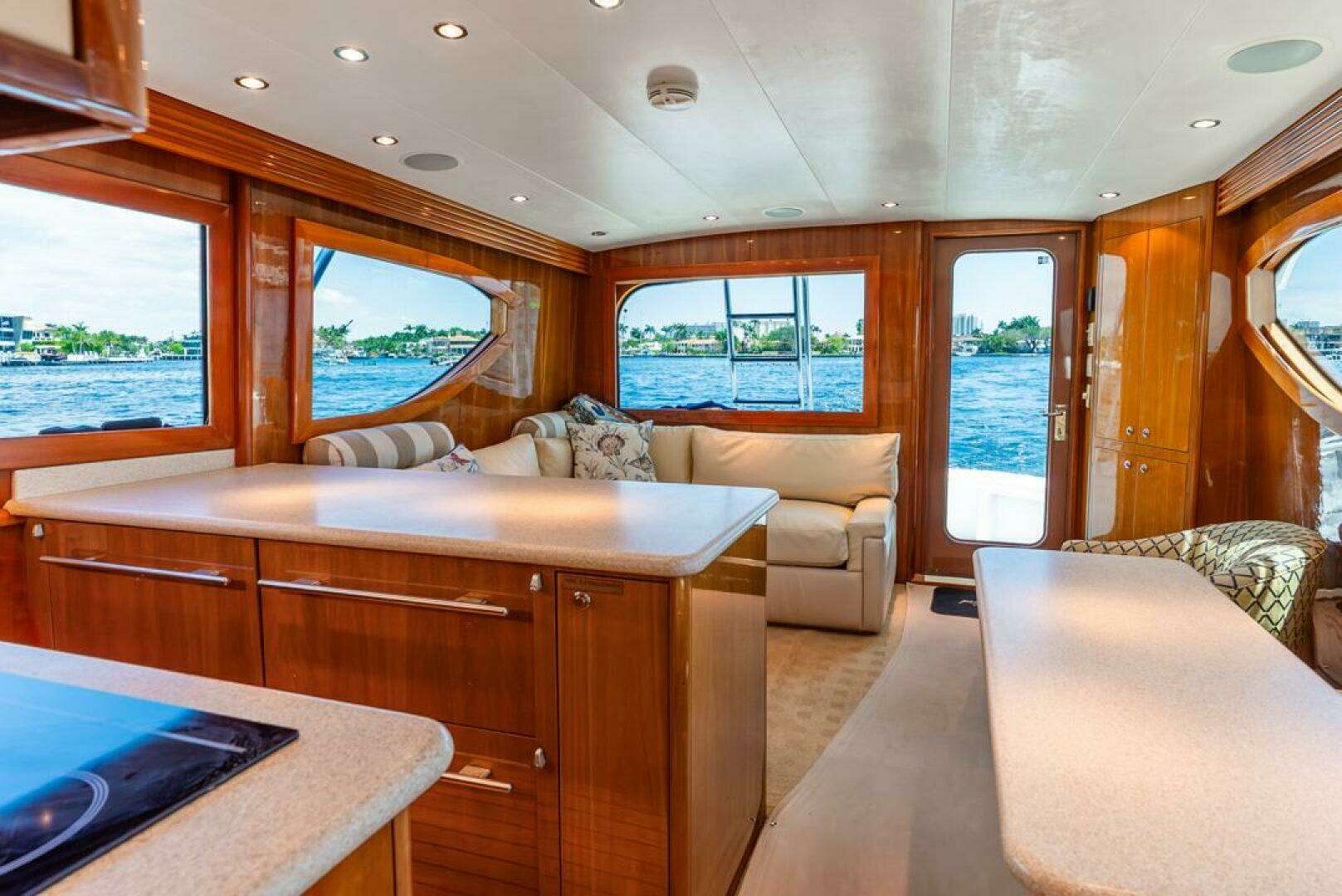 2005 Hatteras 50 Convertible - Image 15