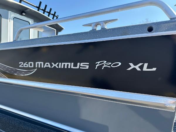 2024 Spartan 260 Maximus Pro XL boat side view.