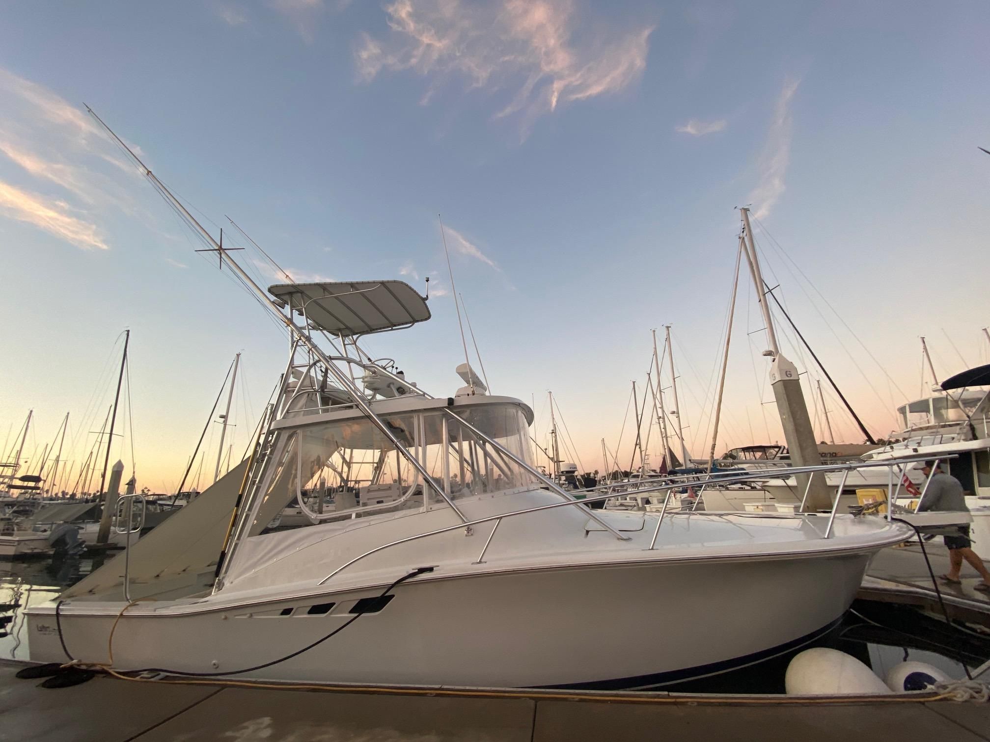 1995 Luhrs 32
