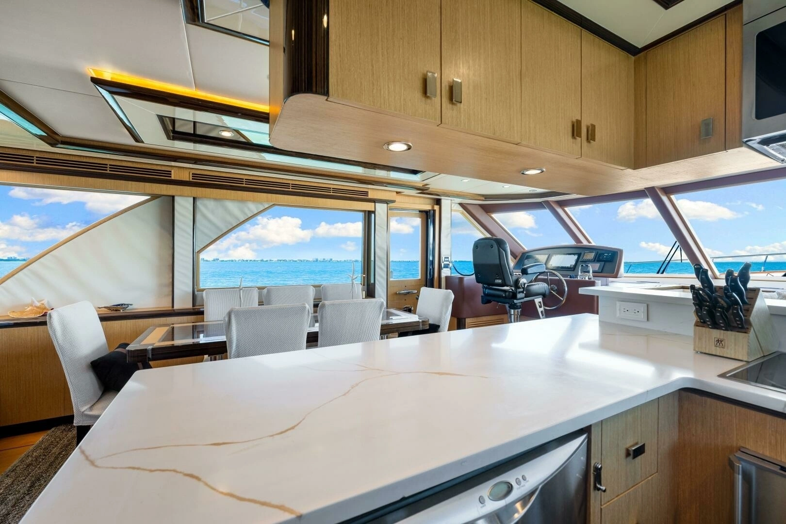 2010 Ocean Alexander 83 Motor Yacht - Image 20