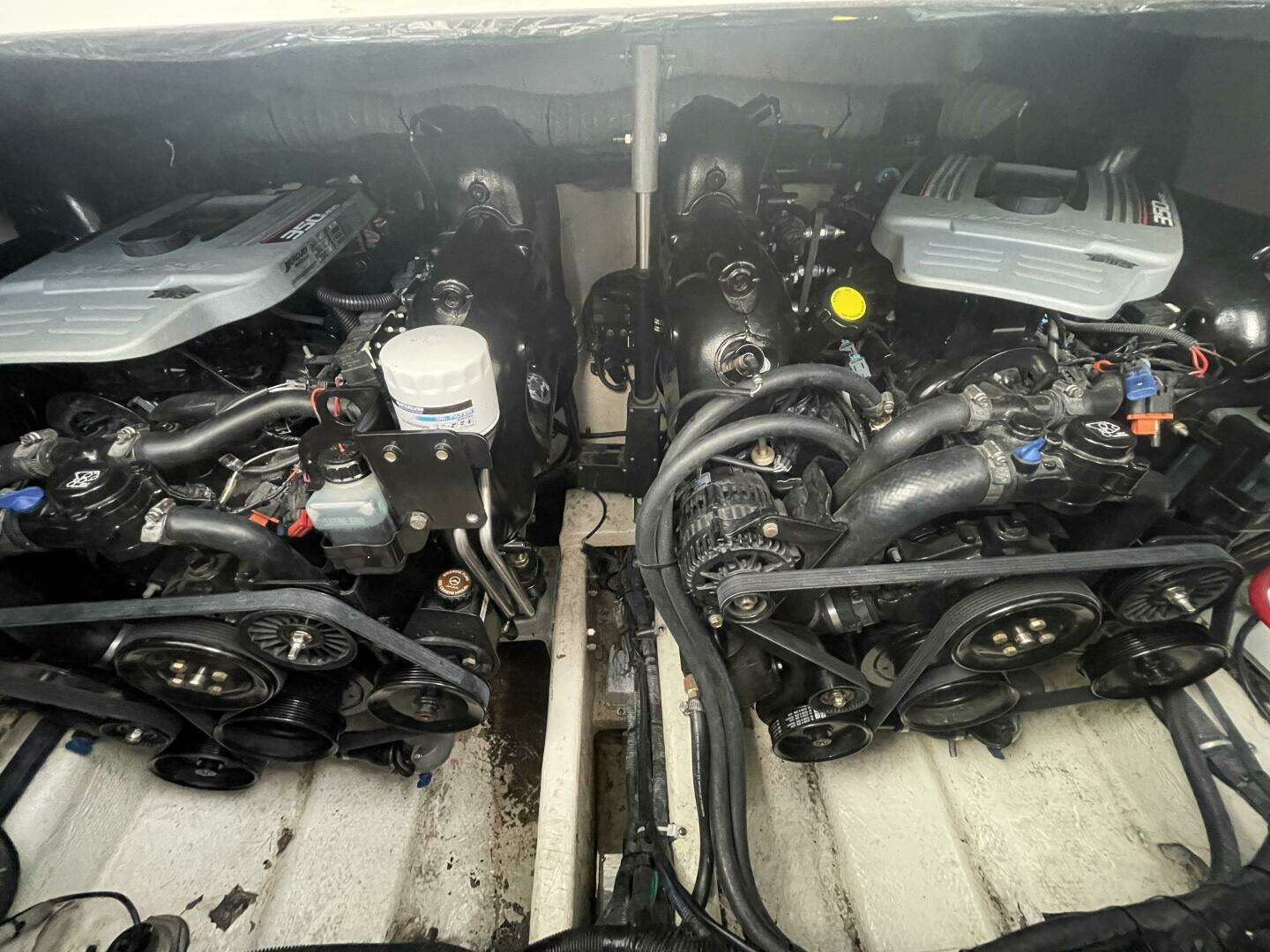 2016 Rinker 310 Express - Image 32