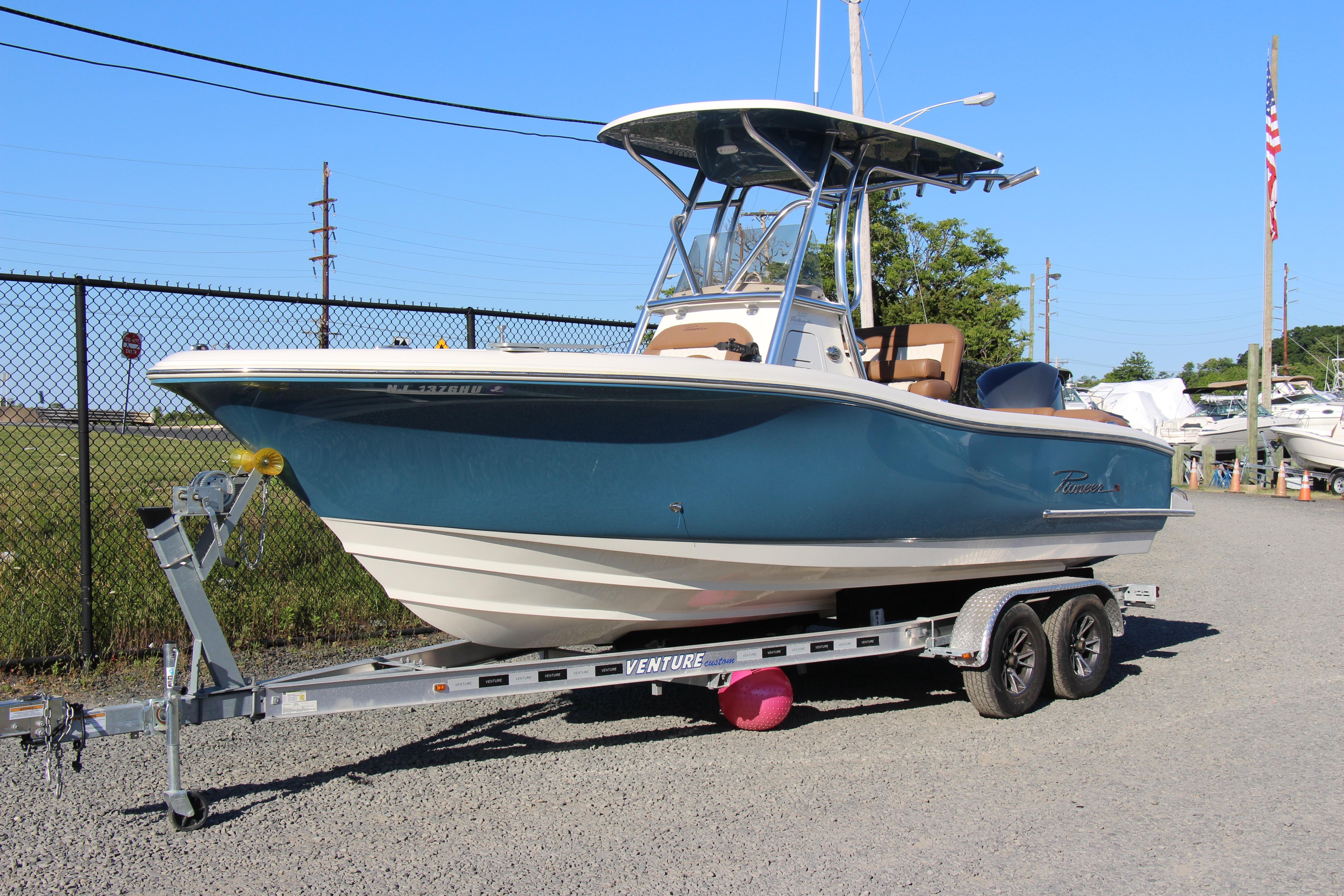 2022 Pioneer 222 Islander