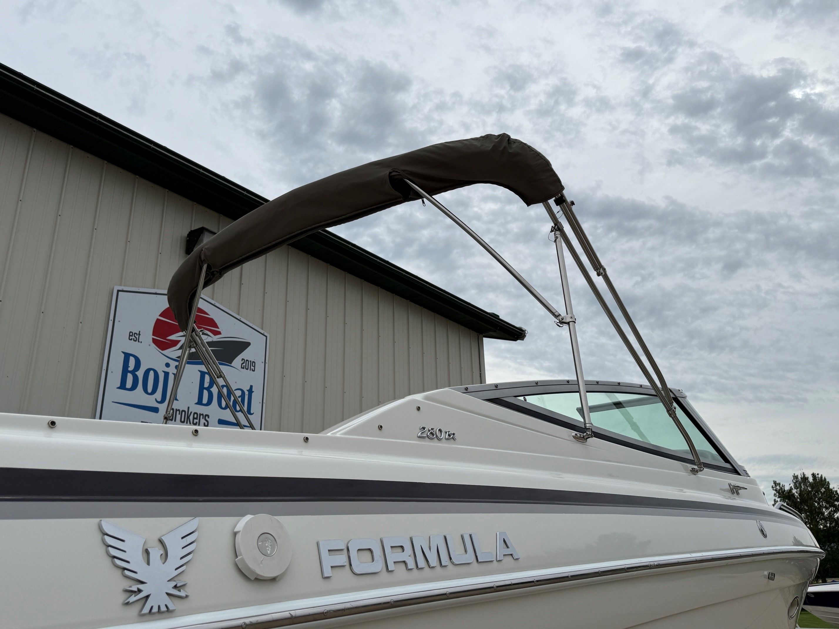 1998 Formula Thunderbird boat in front of Boji Boat building.