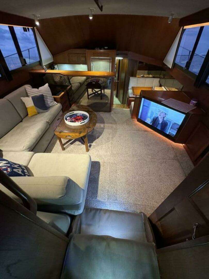 1987 Viking 48 Motor Yacht - Image 34