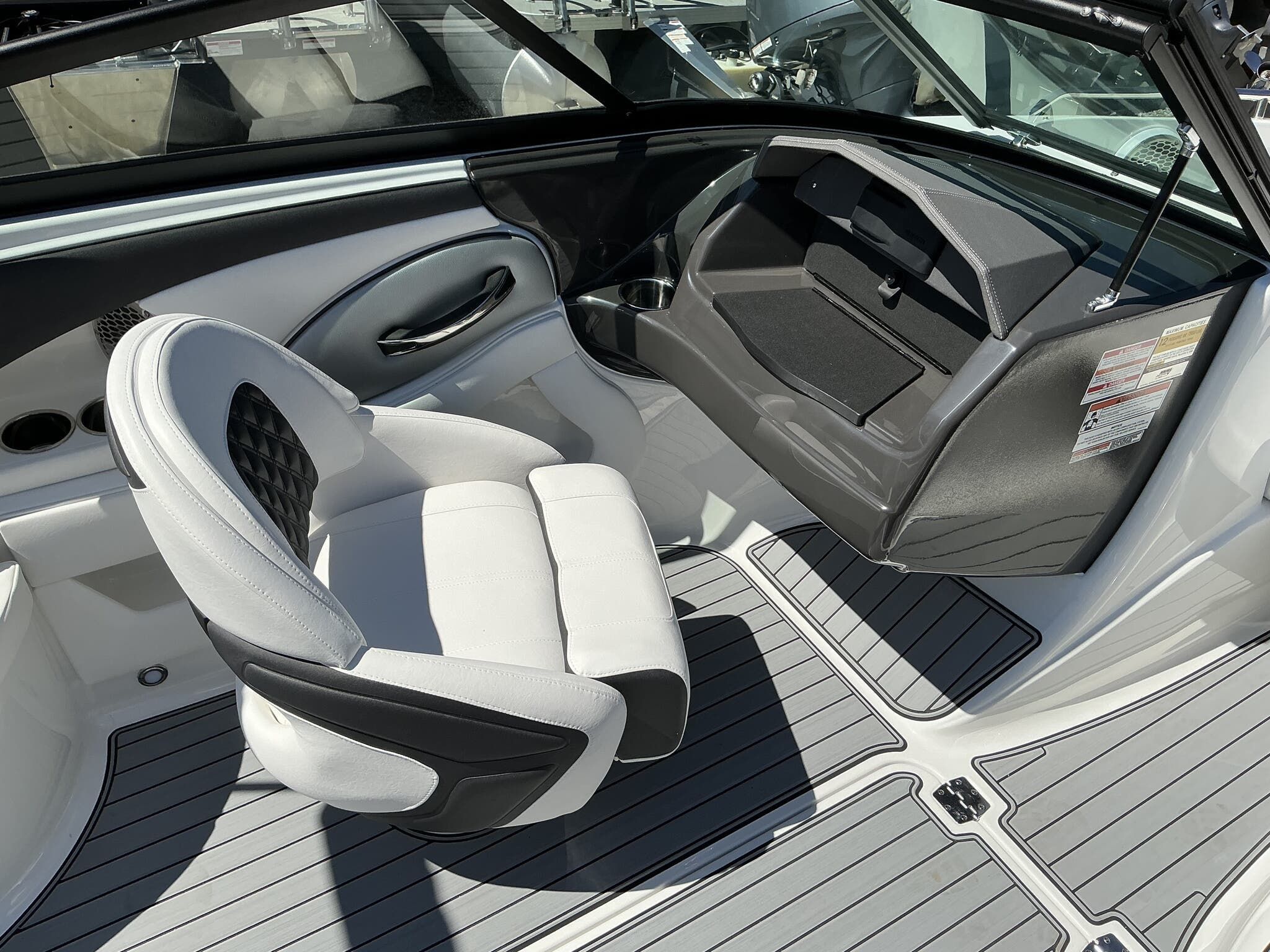 2025 Monterey 224FS - 16