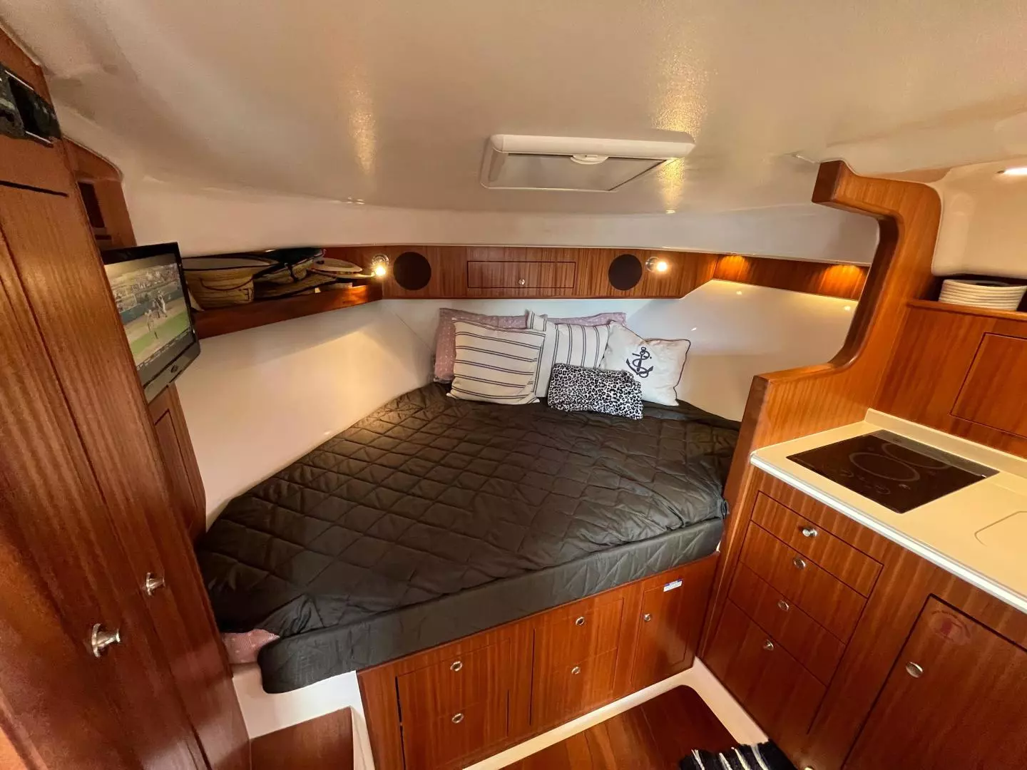 2016 Pursuit OS 385 Offshore - Image 25