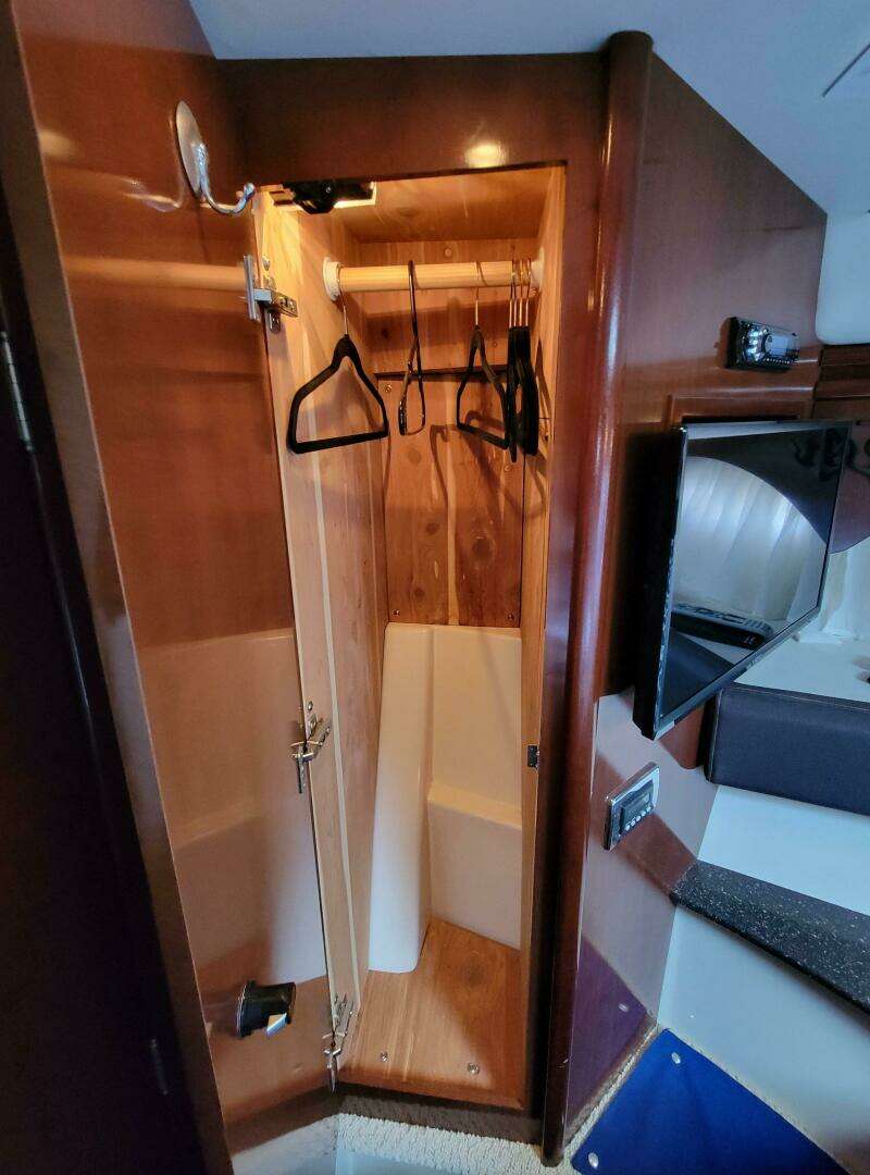 2011 Meridian 441 Sedan - Image 12