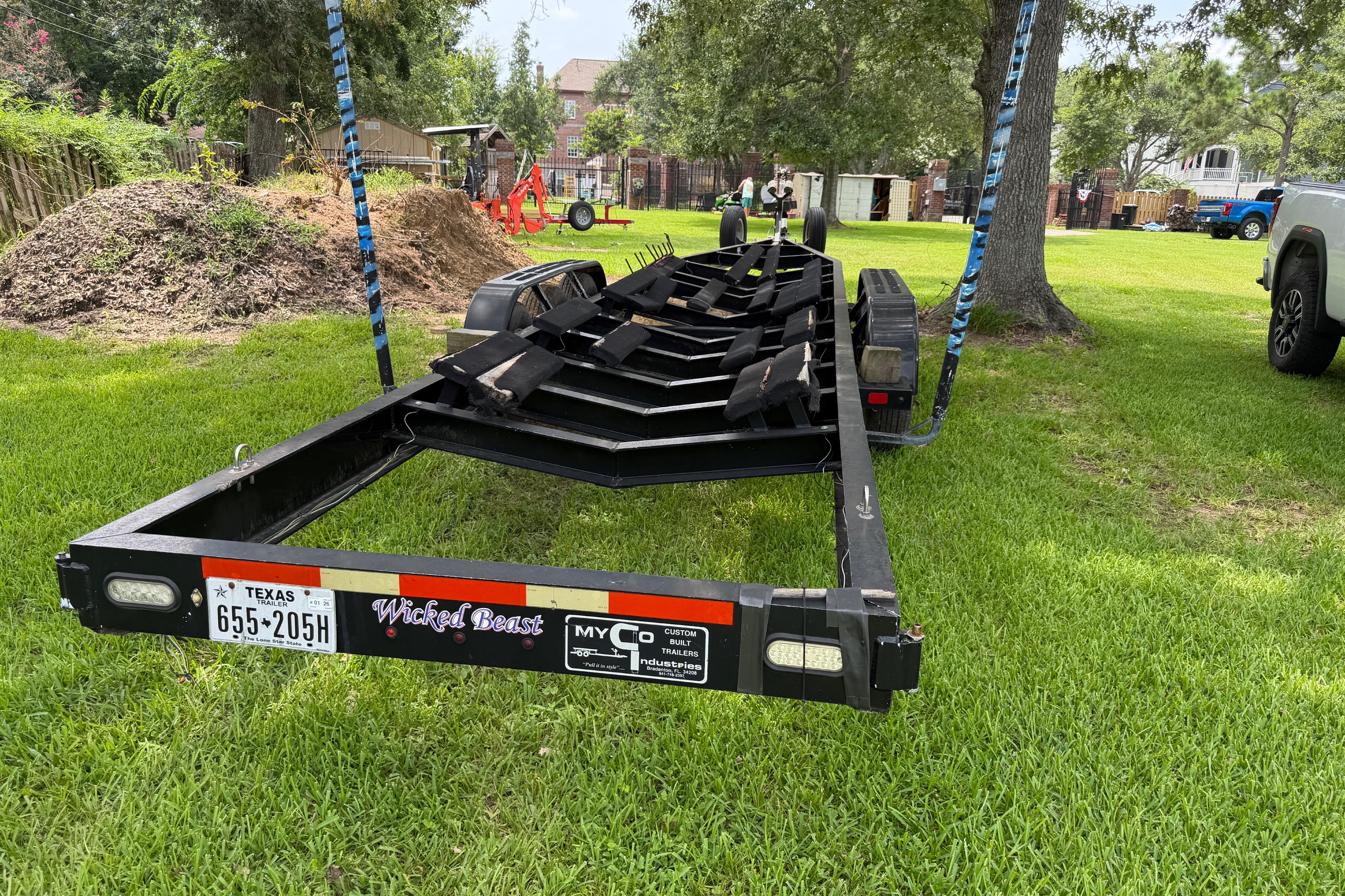 Trailer for 2013 Nor-Tech 477 SPX Vee Bottom on grassy lawn.