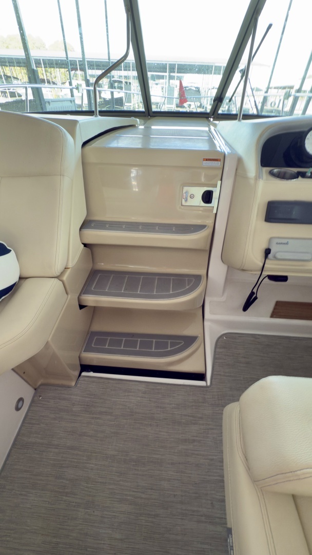 2020 Regal 33 Express - Image 6