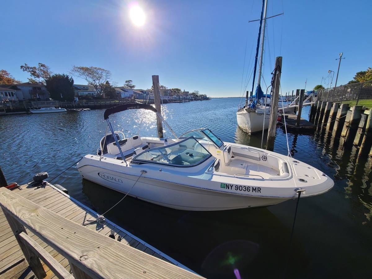 2021 Robalo R207 Dual Console