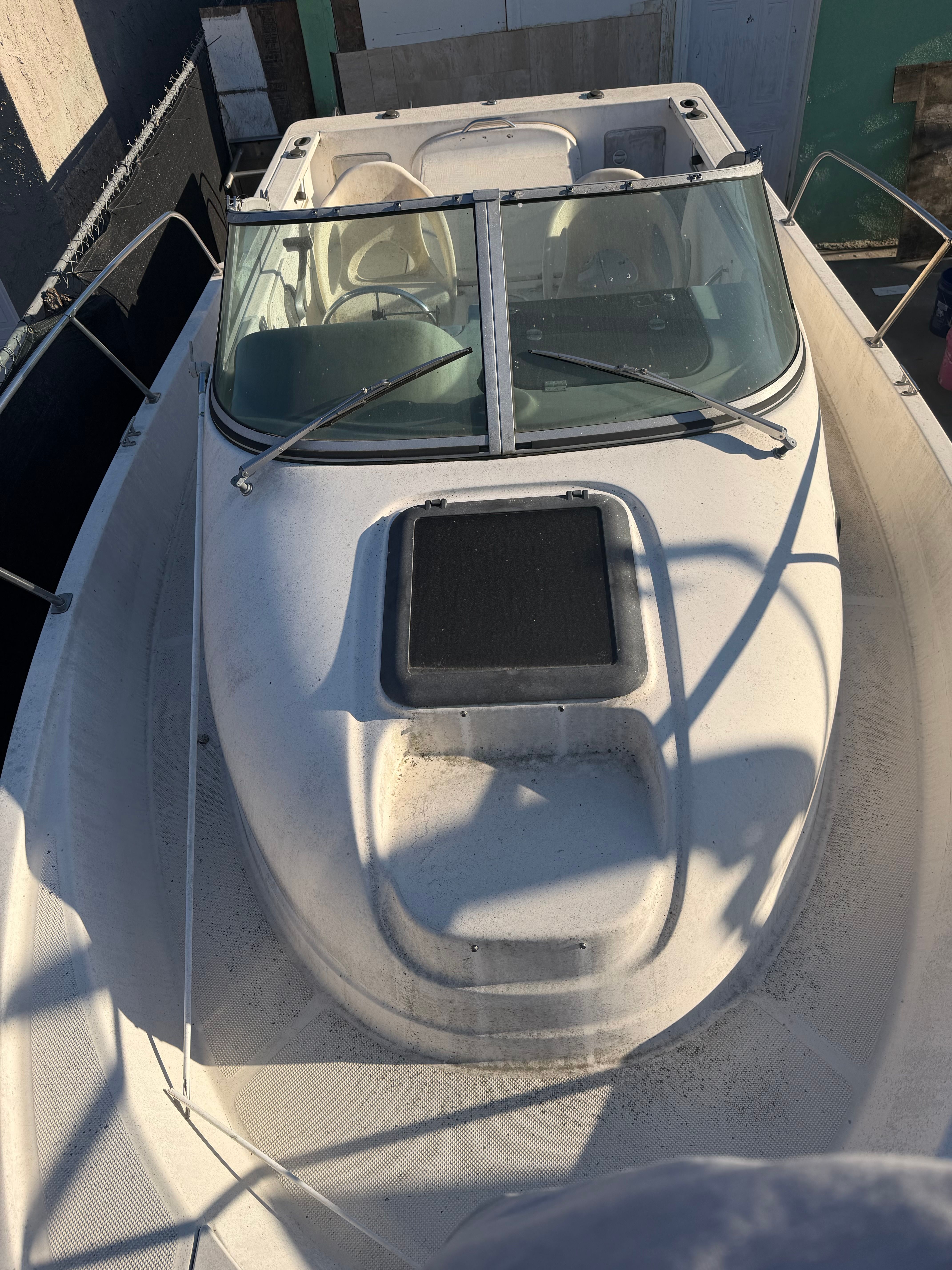 2006 Bayliner 2052 Trophy Walkaround - 8