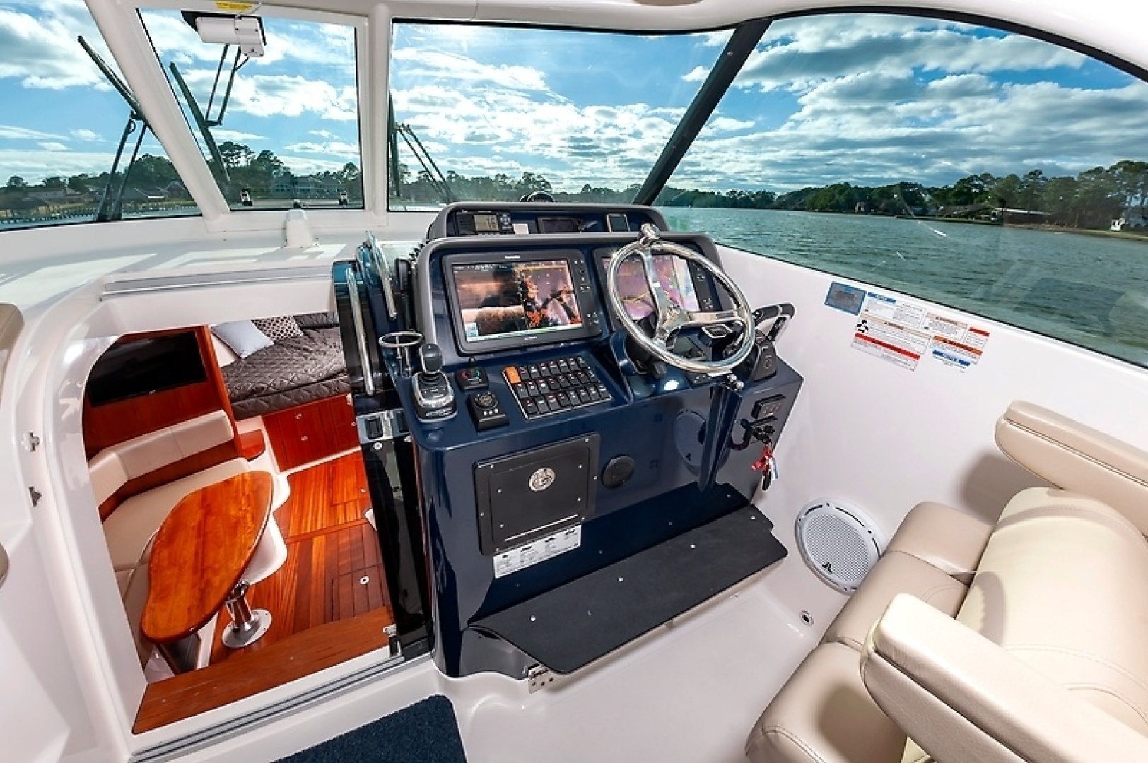 2015 Pursuit 385 OS - Image 19
