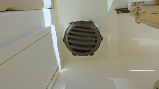 2023 Boston Whaler 325 Conquest - 16