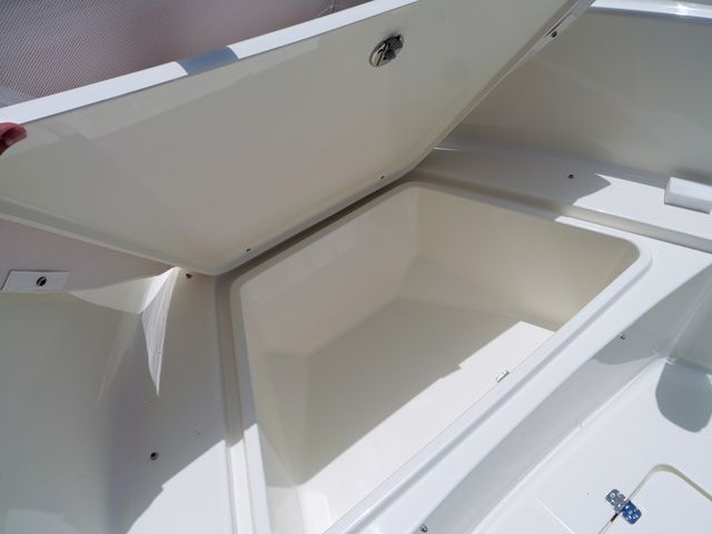 2027 Bulls Bay 230 Center Console - 22