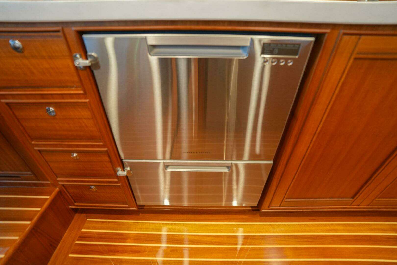 2025 Marlow Explorer 70E-CB - Image 18