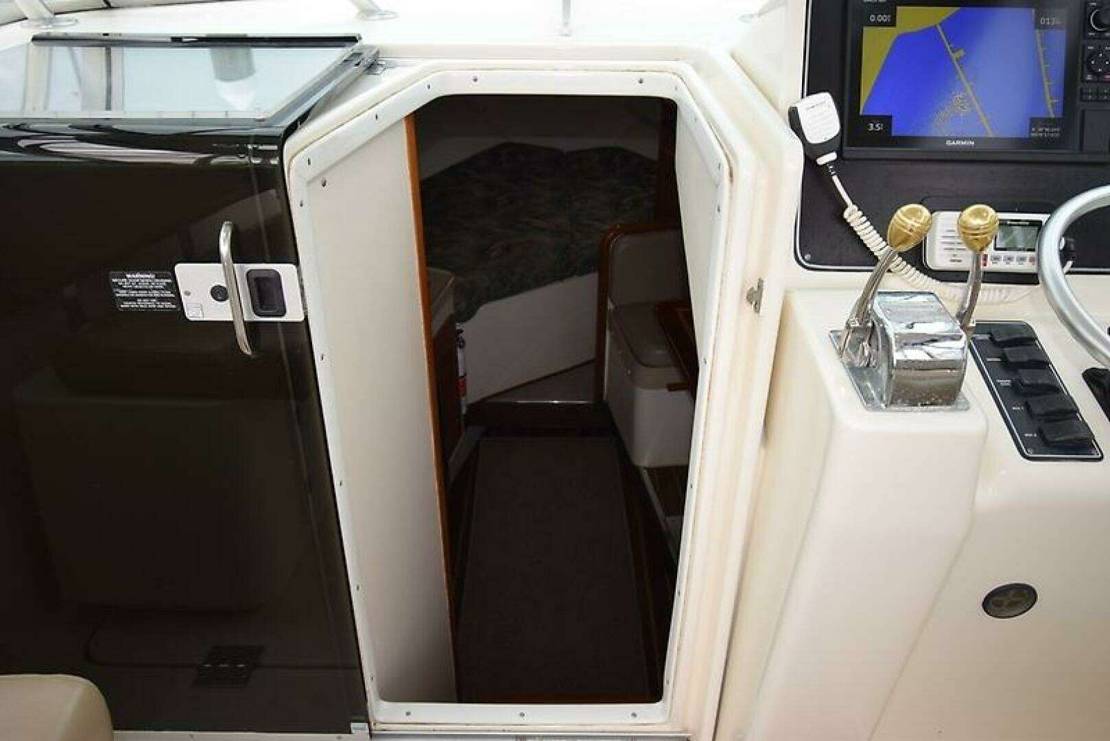 2003 Pursuit 3000 Express - Image 19