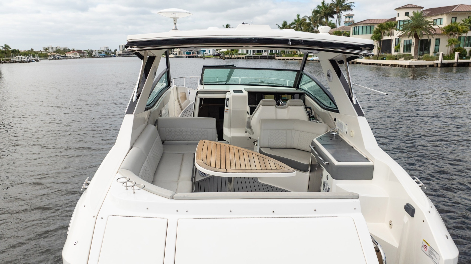 2021 Sea Ray Sundancer 320 Outboard - Image 7