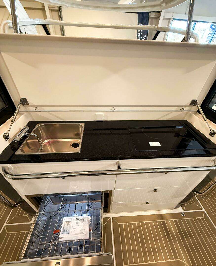 2022 Nimbus T11 - Image 35