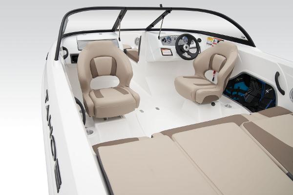 2025 Tahoe 185 S - 38