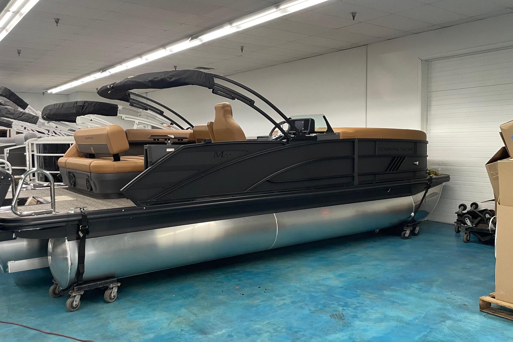2025 Bennington 22 M CRUISE