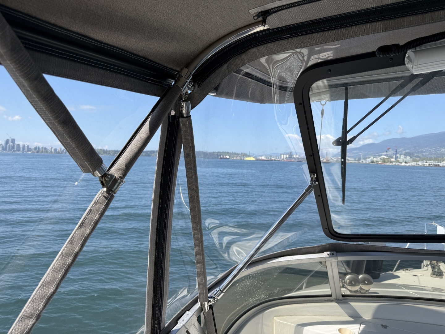 1996 Carver 370 Voyager - Image 41
