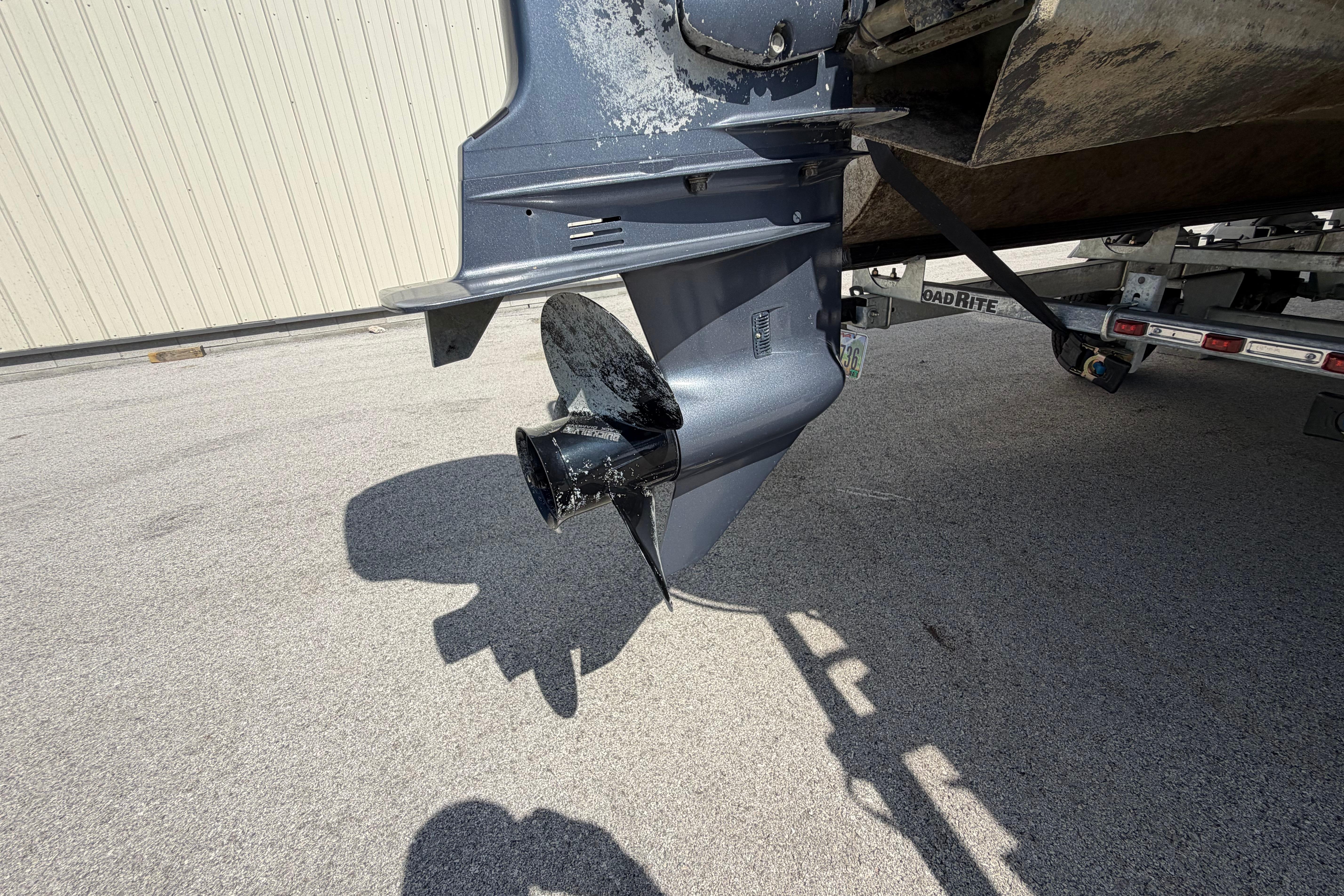2017 Bennington 25 SSXAPG boat propeller and lower unit on trailer.