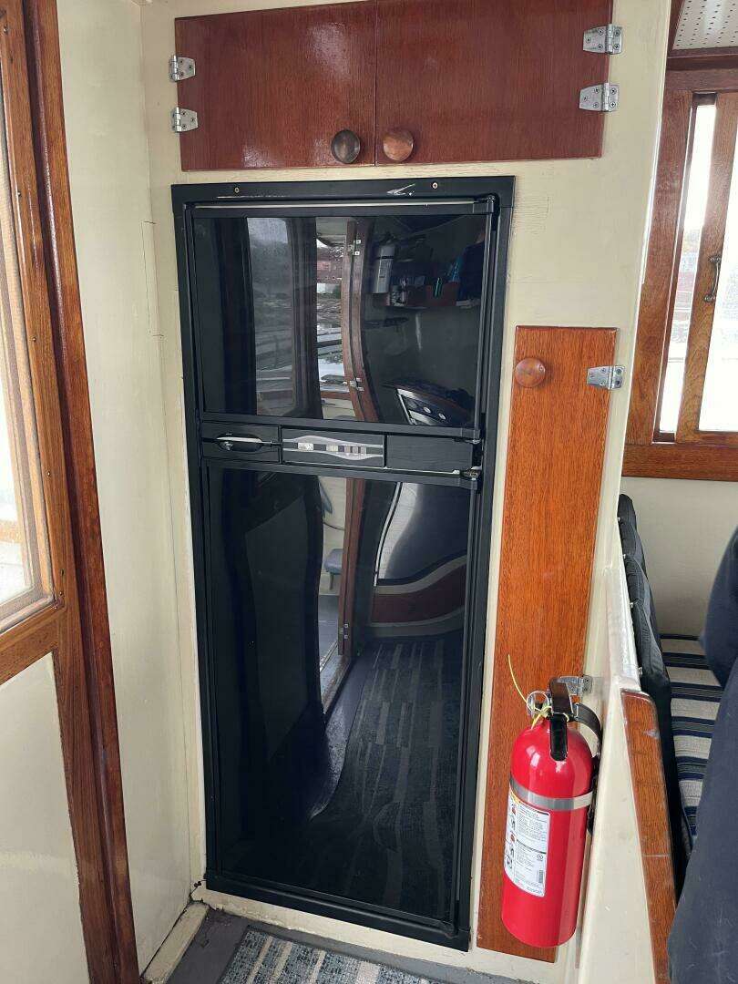 1976 Bass Harbor Boat Co Flybridge Cruiser - Image 9