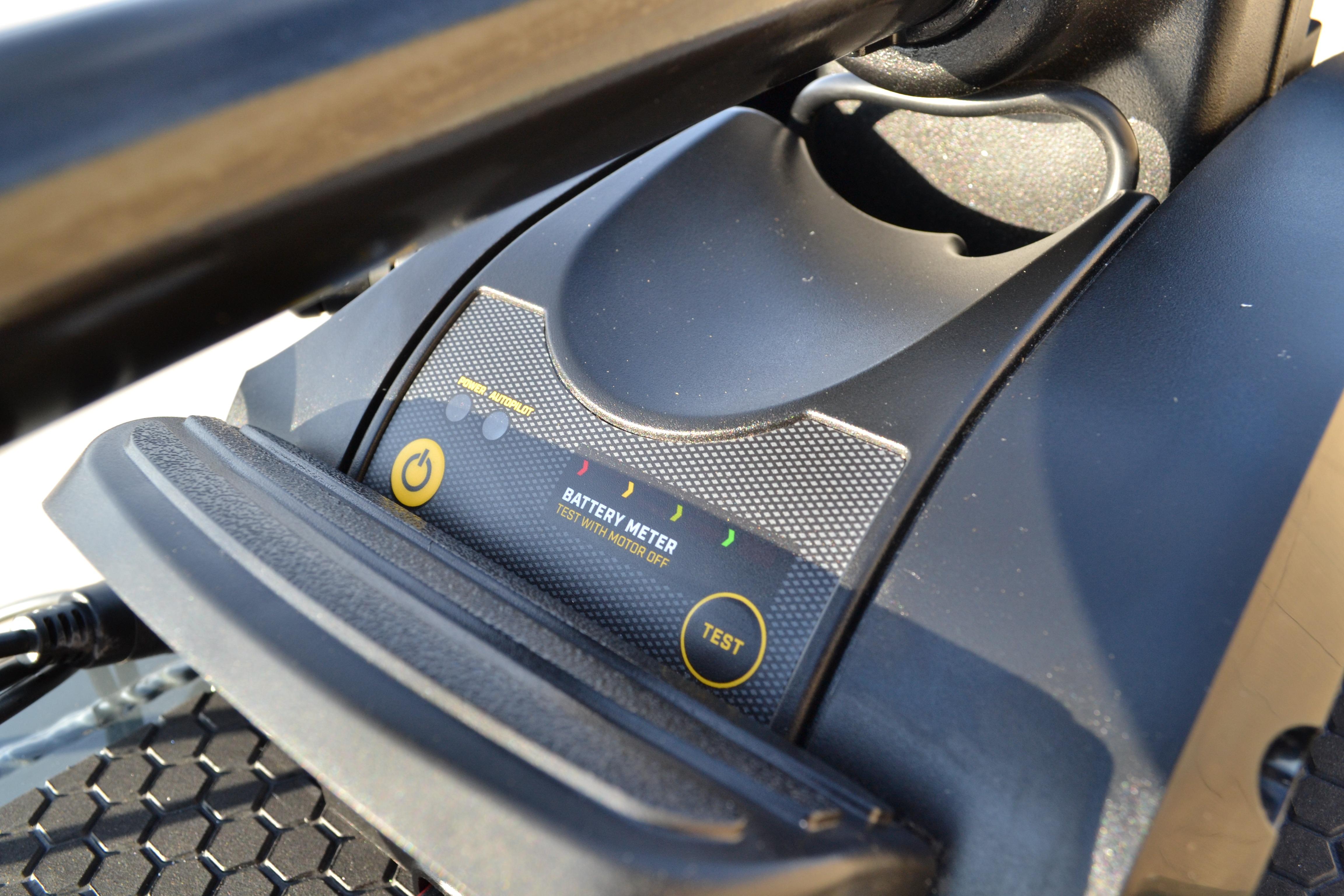 Battery meter and controls on 2026 Ranger VS1882SC Reata boat dashboard.