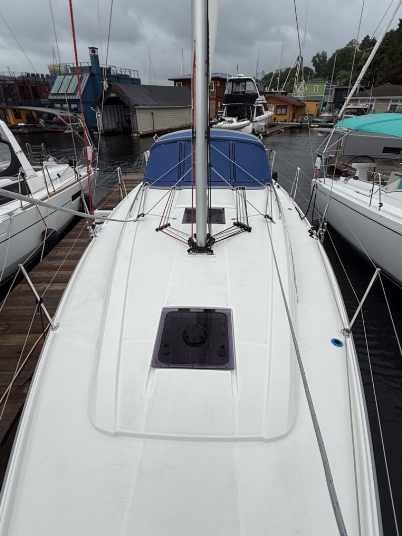 2023 Beneteau Oceanis 34.1 - Image 14